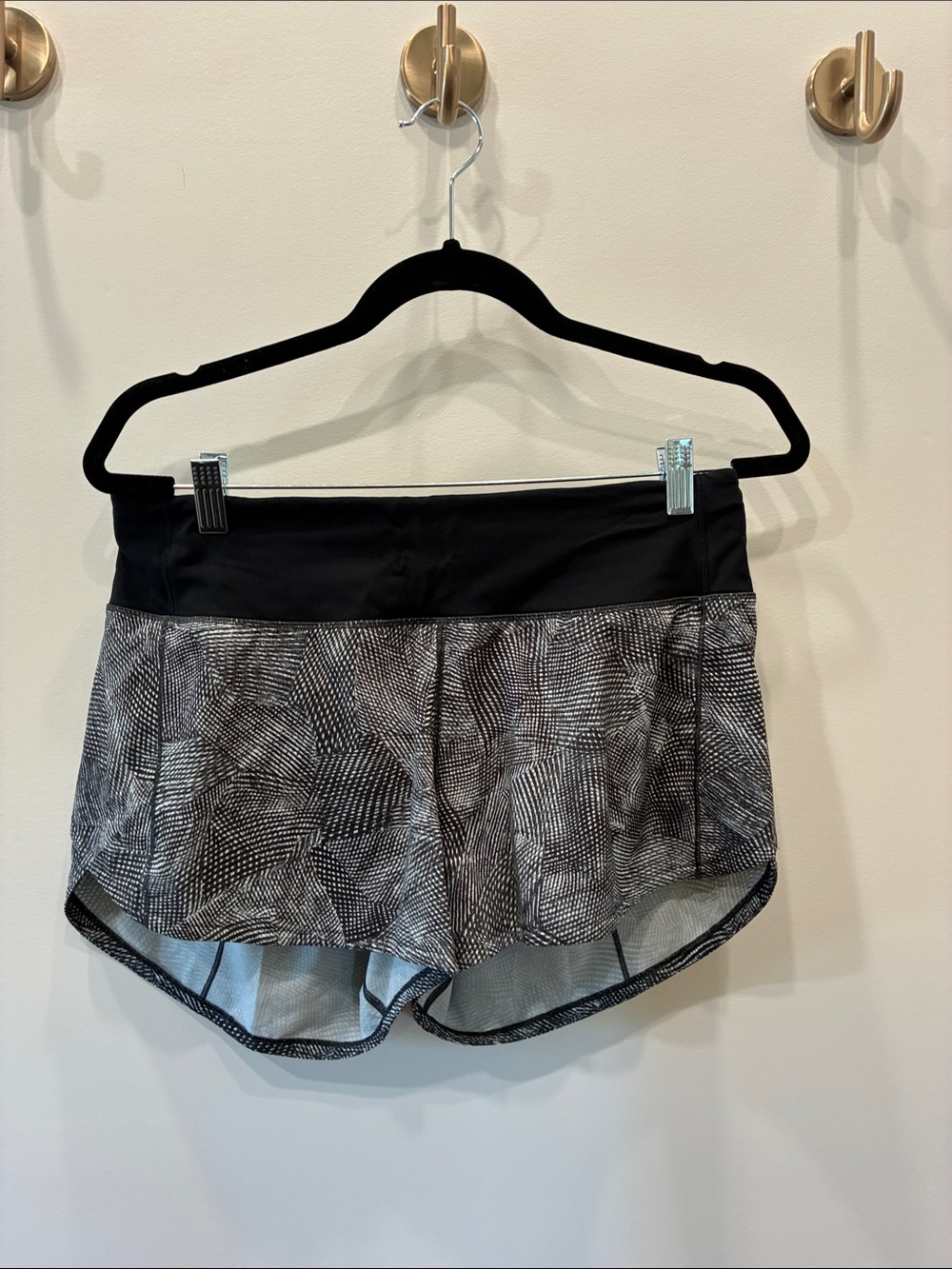 LULULEMON Women’s Black & Gray Patterned Athletic Shorts - Size 8